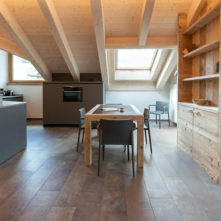 Larix Apartman *